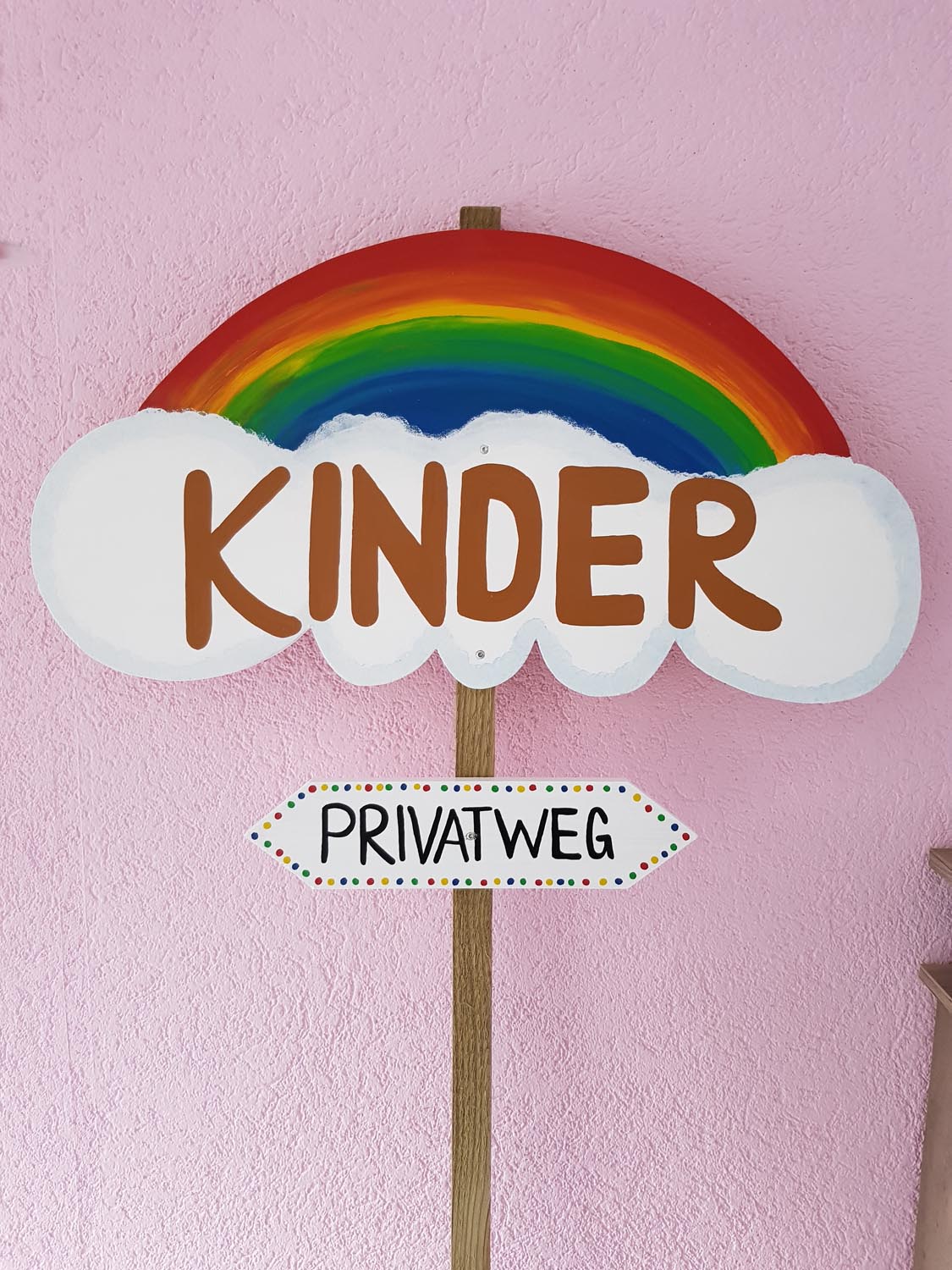 Handgemachte Achtung Kinder Schilder aus Bern