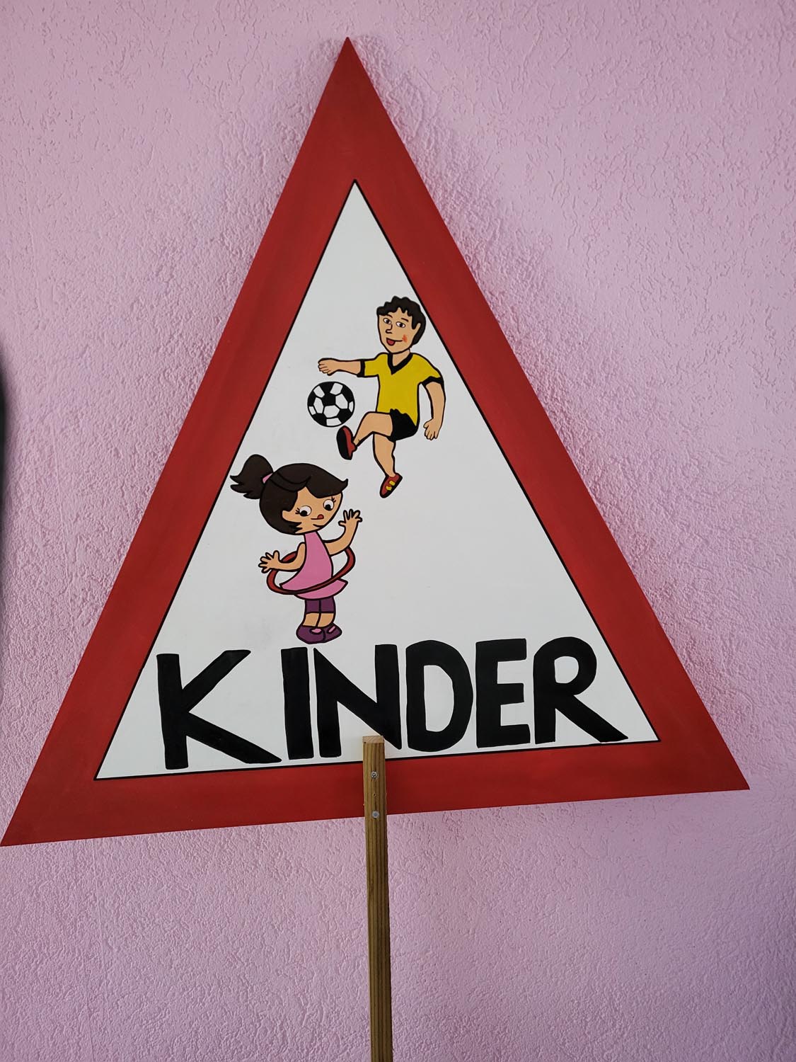 Handgemachte Achtung Kinder Schilder aus Bern